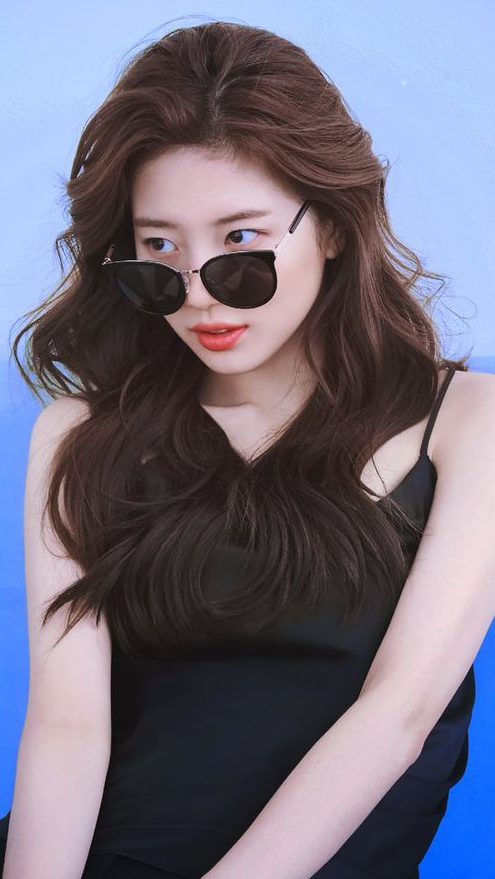  Hình ảnh gái xinh Hàn Quốc tóc dài đeo kính đẹp