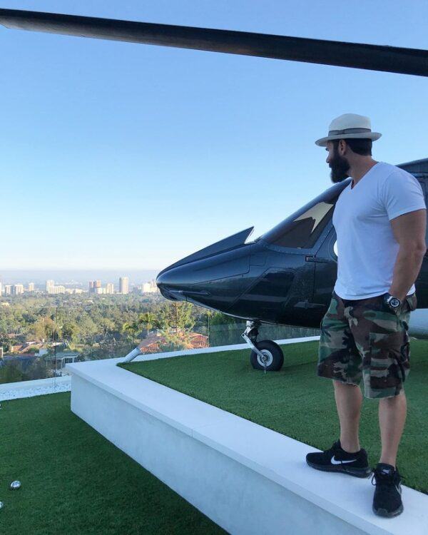 Dan Bilzerian là ai?