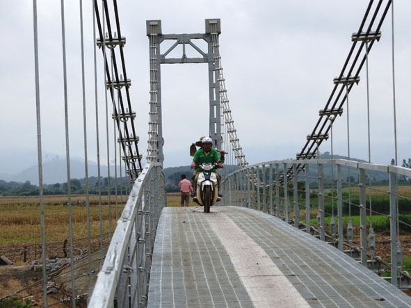 Tại sao nói để phát triển kinh tế văn hóa miền núi giao thông vận tải phải đi trước một bước?