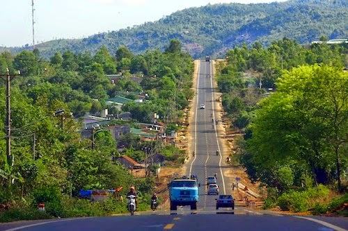 Tại sao nói để phát triển kinh tế văn hóa miền núi giao thông vận tải phải đi trước một bước?