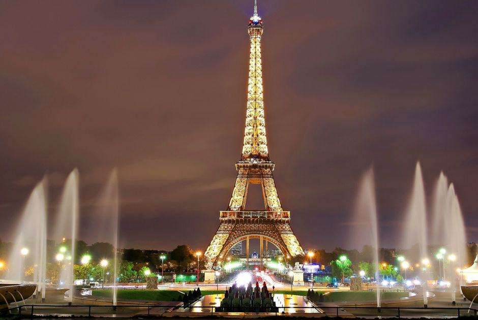 Tháp Eiffel xây dựng năm nào? Khám phá biểu tượng của Pháp