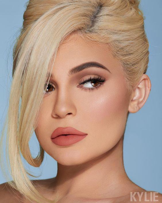 Kylie Jenner là ai? Nữ ngôi sao giải trí kiếm tiền giỏi thứ hai thế giới trong 2020