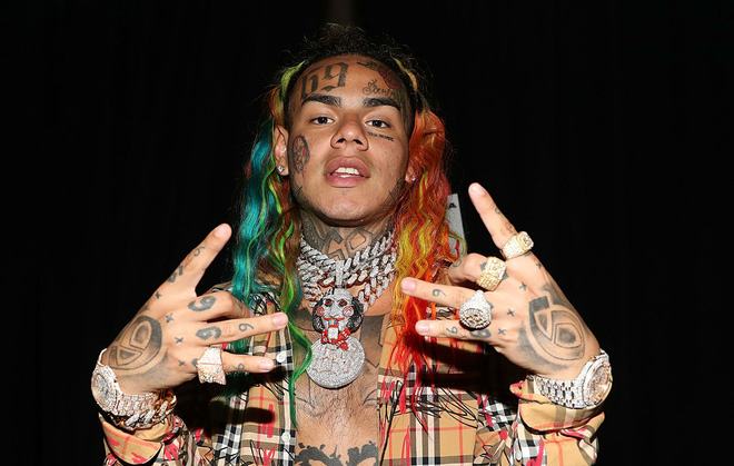 Rapper 6ix9ine là ai? Chàng rapper ‘cầu vòng’ ít tài nhưng lắm tật