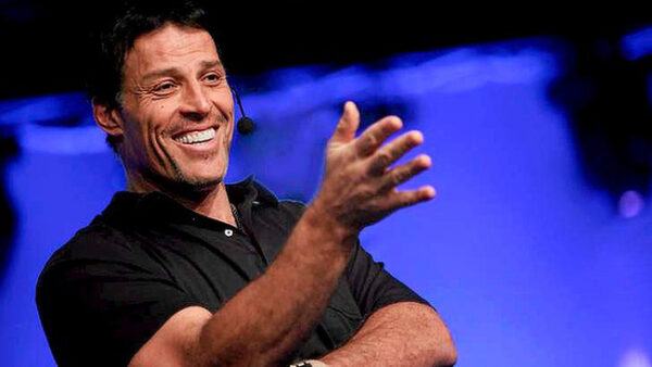 Tony Robbins là ai?